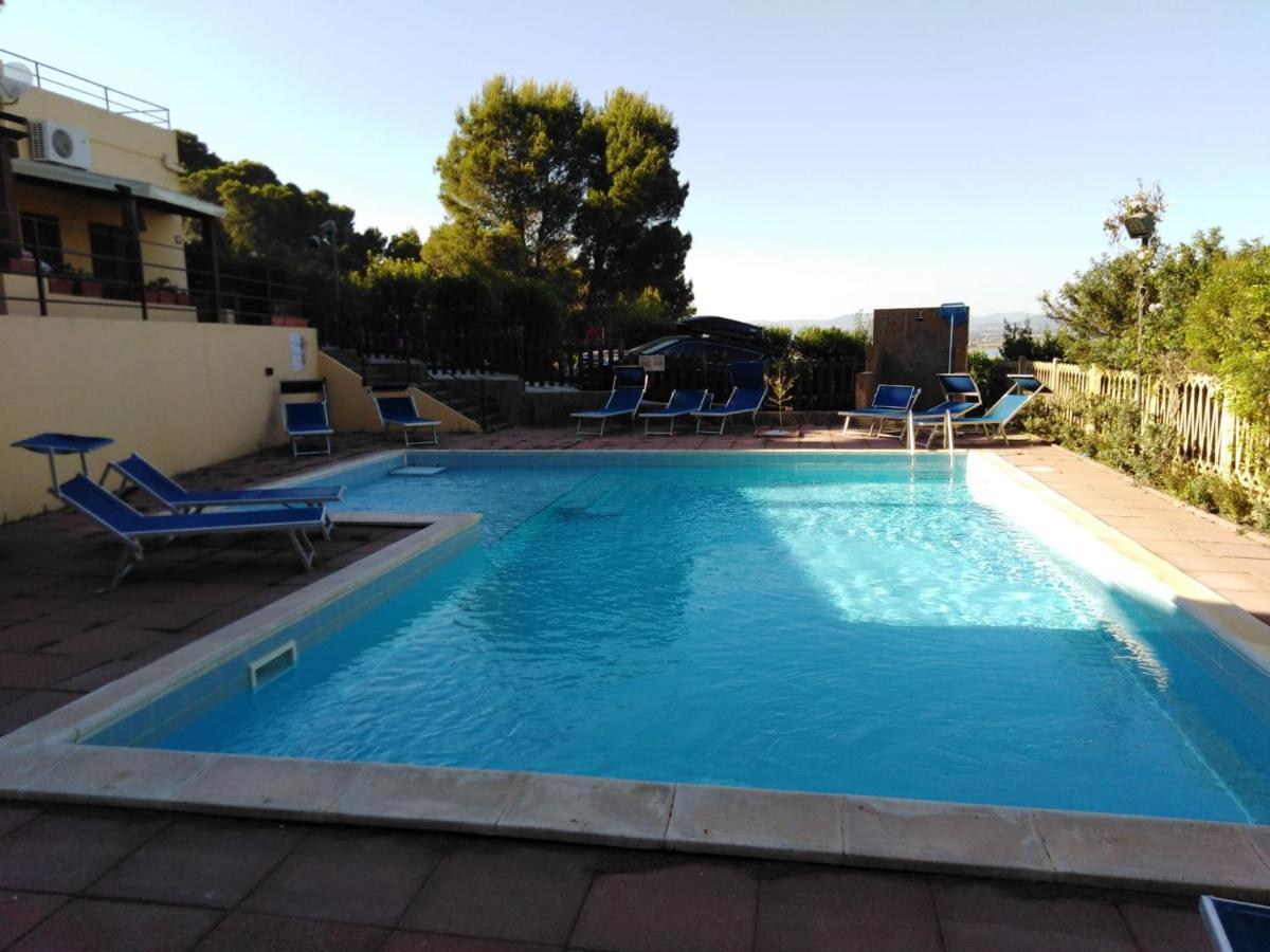 Villa Panoramica Immersa Nel Verde Porto Pino Buitenkant foto
