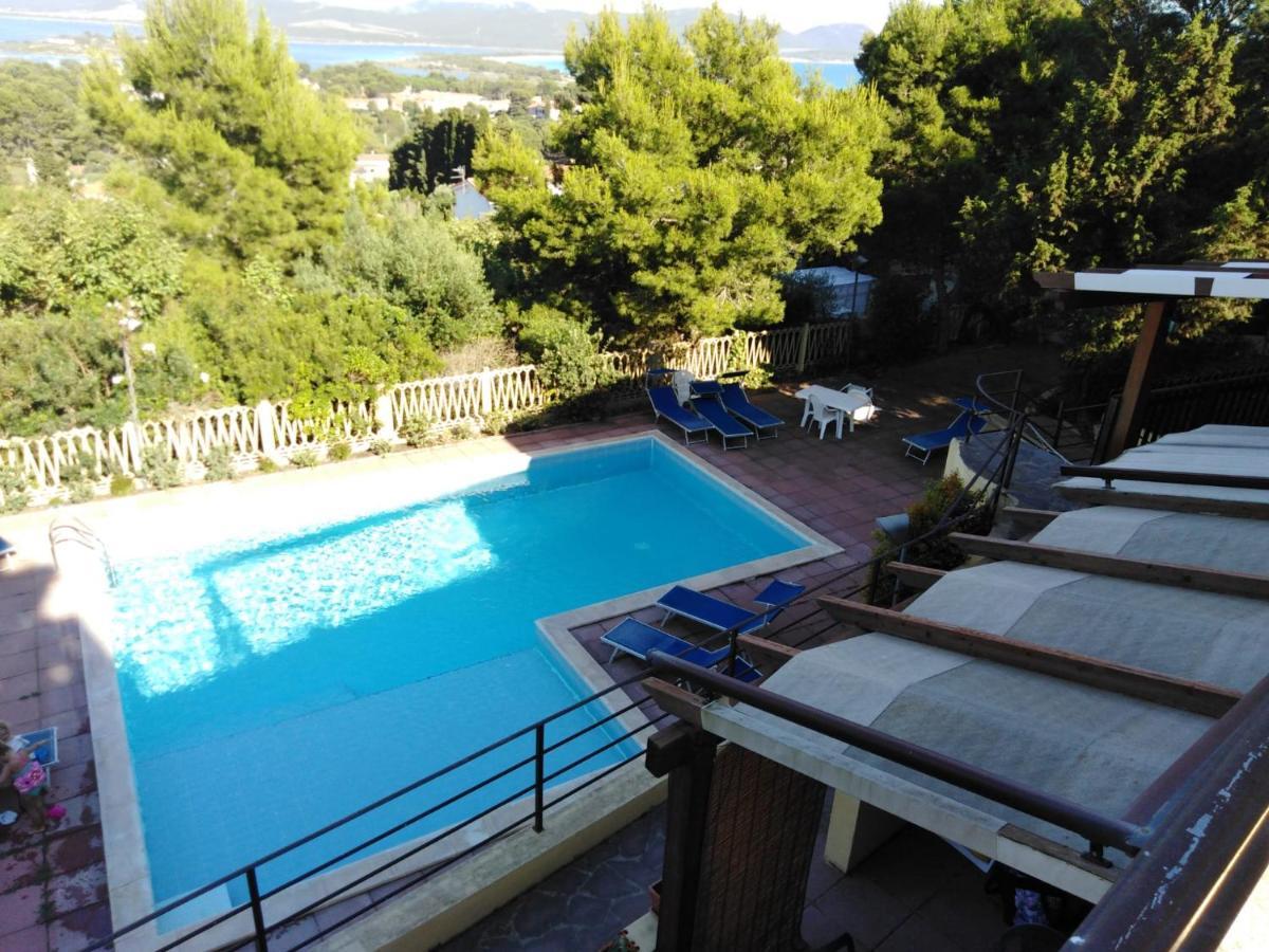 Villa Panoramica Immersa Nel Verde Porto Pino Buitenkant foto
